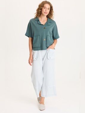 MALLIS PULL-ON TWILL GAUCHO PANT
In Carefree Pigment